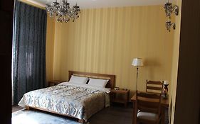 Hotel Barin House готель с бомбосховищем